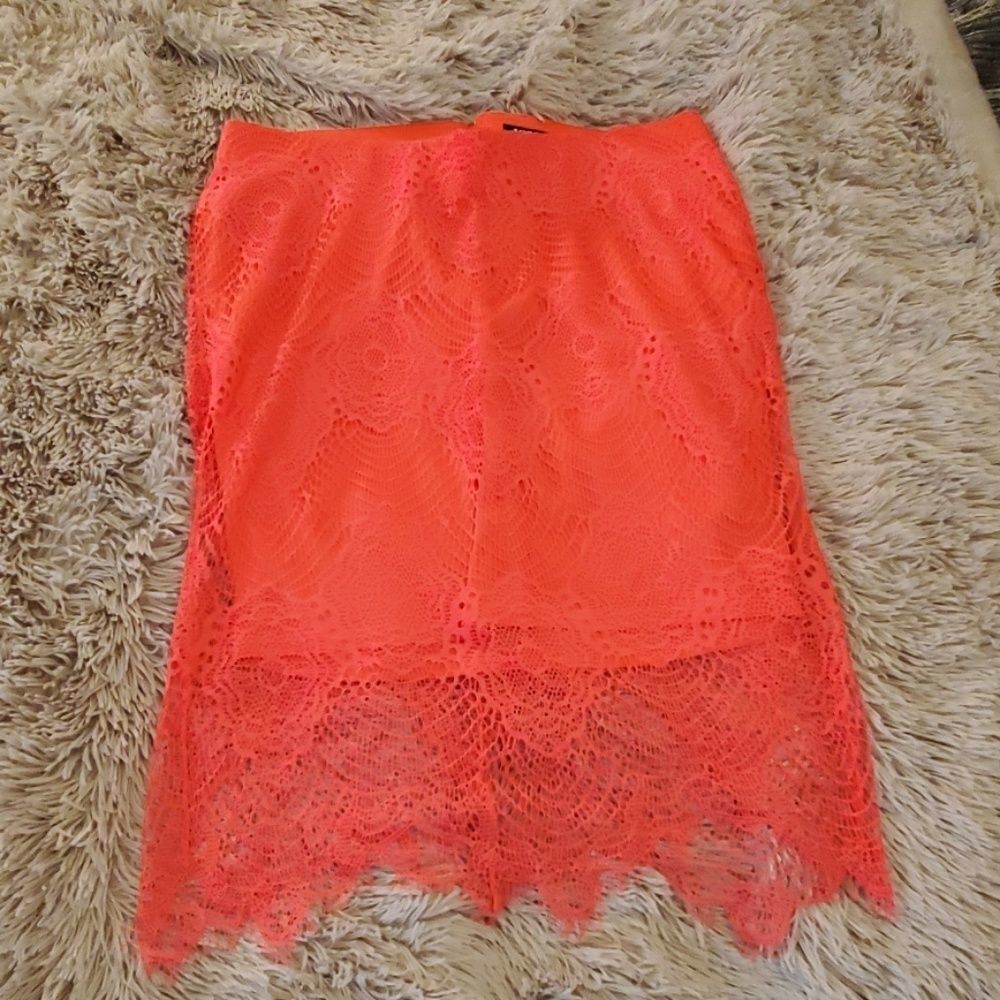 NWOT---- florescent pink Torrid skirt size 00